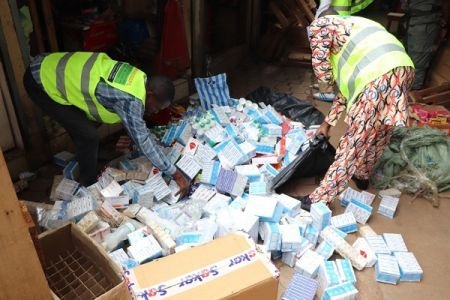Médicaments illicites : un important stock saisi à Emana
