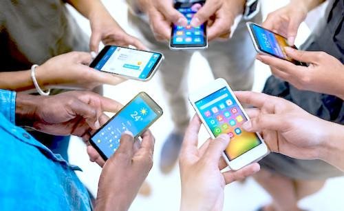 2205-23418-telephonie-mobile-mtn-orange-et-camtel-sommes-de-bloquer-700-000-telephones-non-dedouanes_L